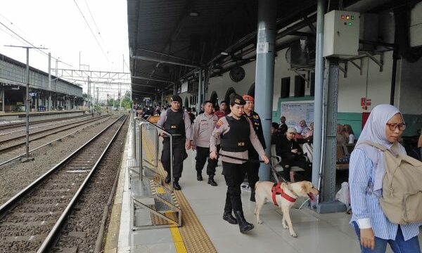 Perketat Pengamanan Penumpang di Stasiun Pasarsenen, KAI Daop 1 Jakarta Libatkan Anjing K9