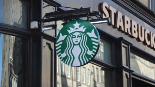 Pulihkan Keuangan Perusahaan, Strabucks Bakal PHK Global Karyawan Besar-Besaran