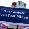 Dosen yang Tergabung Dalam Aliansi Dosen ASN Kemdiktisaintek Seluruh Indonesia (ADAKSI) Saat Gelar Aksi Demo Tuntut Pembayaran Tunjangan Kinerja (Tukin) Dosen ASN Periode 2020-2024