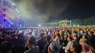 10 Ribu Lebih Penonton Padati Konser GEMA Kampus 2025 di Unhas