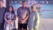 Wali Kota Bekasi Saat Menghadiri Peresmian Billiard King Blue & Cafe