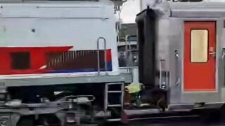 Tangkapan Layar Momen Rangkaian Coupler Kereta Api Terlepas